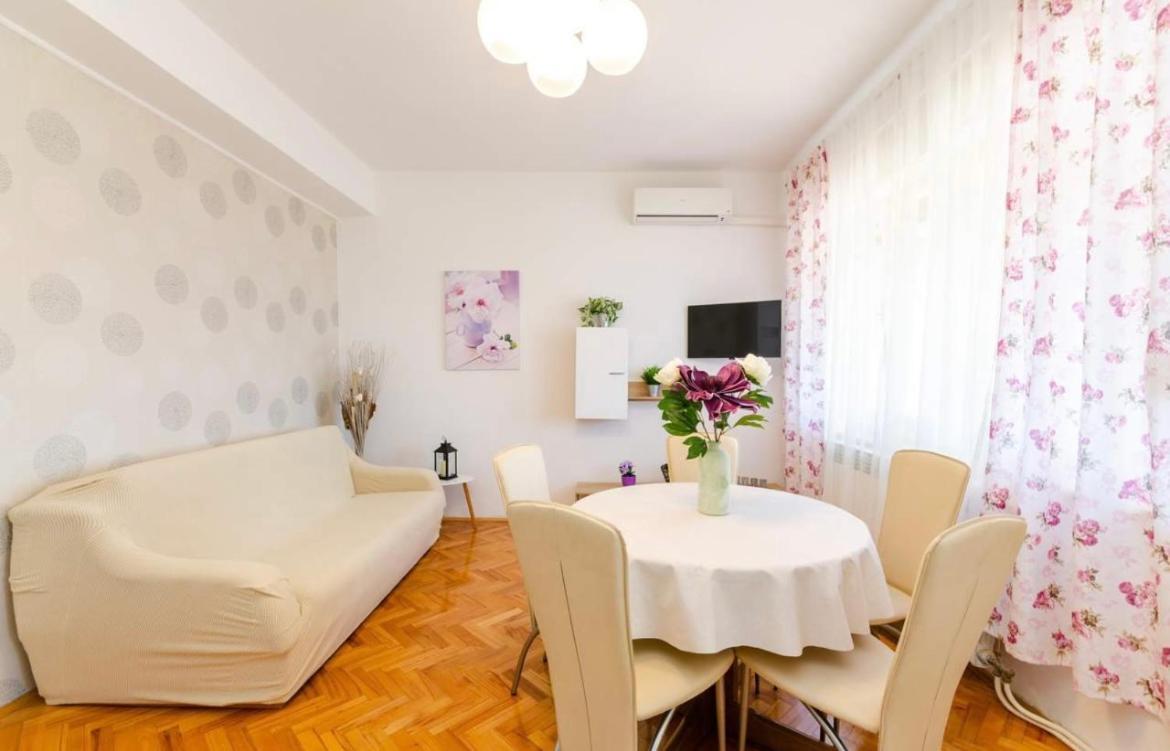 Apartments Tatjana ซริกเวนิซา ภายนอก รูปภาพ